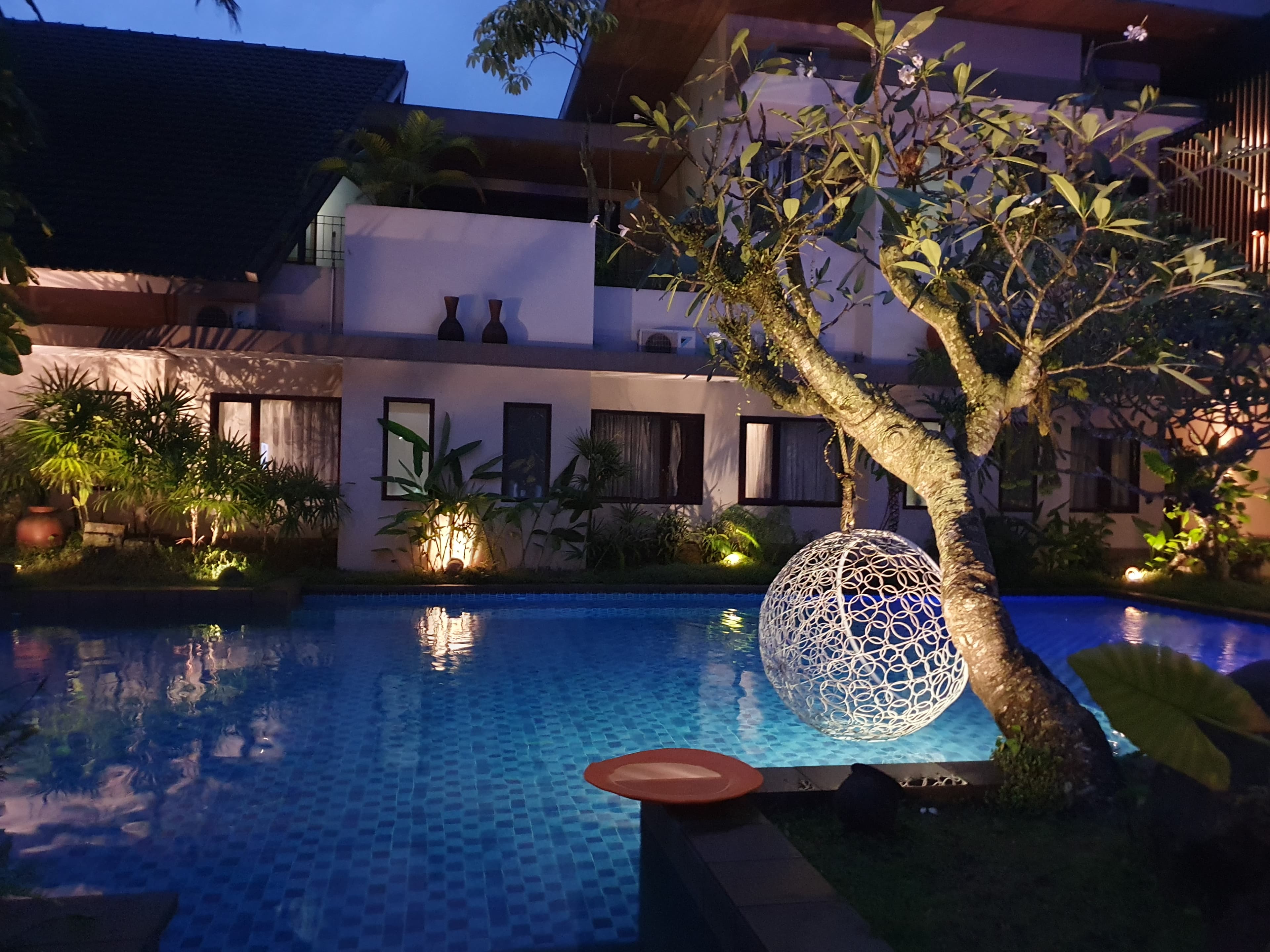Poolside Aliyana